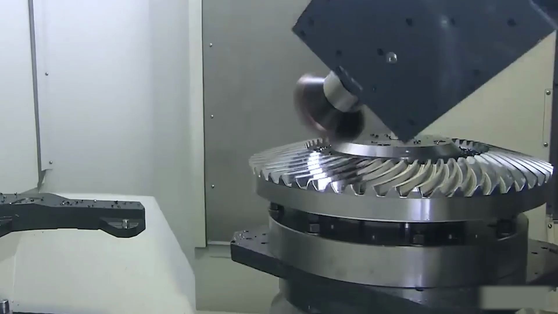 数控机床制造 德国数控车床加工过程的工业美学